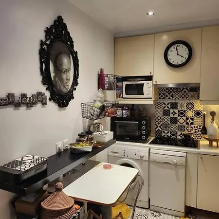 Apartament Guestready - Chic Turquoise Near Attractions Paryż